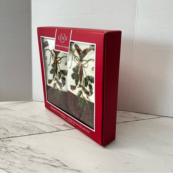 LENOX Holiday Finger Tip Towels Set of 2 Cream Green Burgundy - Picture 4 of 8